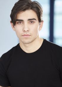 Braeden Clarke
as Leo