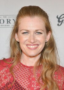 Mireille Enos
as Lily Devereaux