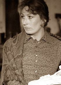 Anjelica Huston
as Clara Allen