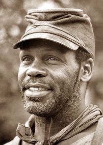 Danny Glover
as Joshua Deets