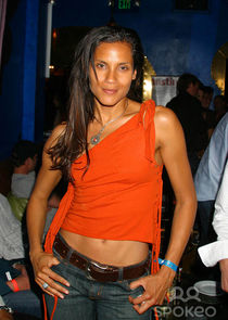 Dawn Stern
as Allie Farrow