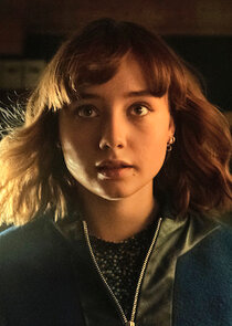 Ruby Stokes
as Lucy Carlyle