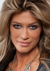 Amber Smith
as Giovanna