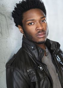 Gentry White
as Fausto Malone