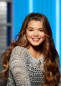 Paris Berelc
as Skylar Storm