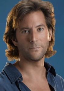 Henry Ian Cusick
as Desmond Hume