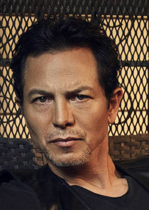Benjamin Bratt
as Jahil Rivera