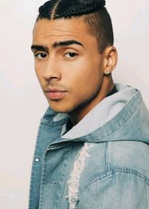 Quincy Brown
as Derek