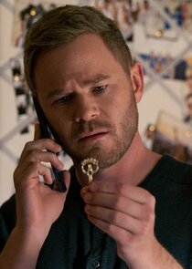 Aaron Ashmore
as Duncan Locke