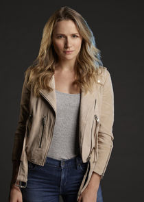 Shantel VanSanten
as Julie Swagger
