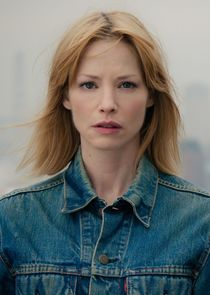 Sienna Guillory
as Mary Day