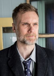 Darren Boyd
as DCI Theo Bloom