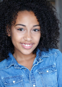 Lexi Underwood
as Pearl Warren