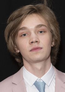 Charlie Plummer
as Miles 