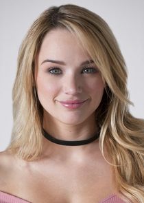 Hunter King
as Clementine Hughes