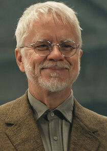 Tim Robbins
as Bernard Holland