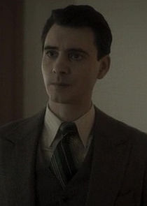 Harry Lloyd
as Charles Xavier