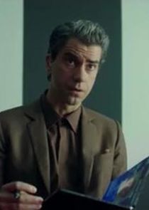 Hamish Linklater
as Clark DeBussy