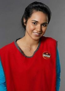 Summer Bishil
as Samira Lashari