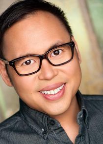 Nico Santos
as Jonathan