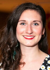 Bessie Carter
as Evie Wilcox