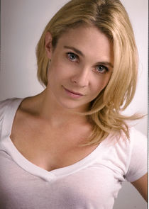 Kaisa Hammarlund
as First Officer Anna Kovacs