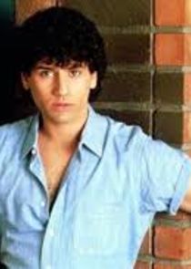 Jon Caliri
as Vinnie Pasetta