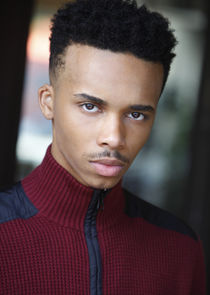 Donis Leonard Jr.
as Roscoe Kaan