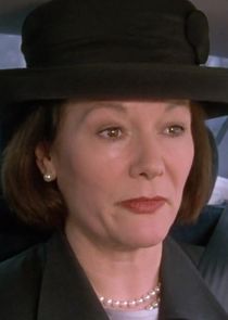 Diane Fletcher
as Elizabeth Urquhart