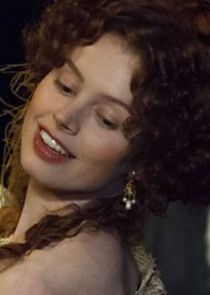 Sarah Winter
as Louise de La Vallière