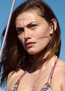 Phoebe Tonkin
as Olivia Gallagher