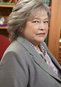 Kathy Bates
as Harriet 