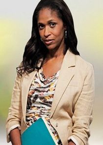 Merrin Dungey
as Ellie Moss