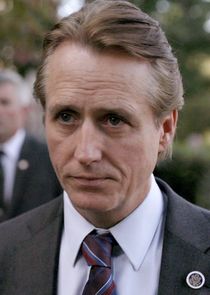 Linus Roache
as David Wellington
