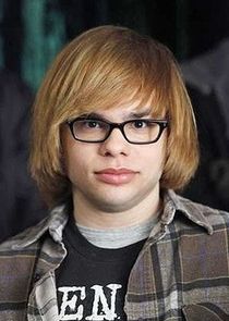 Charlie Saxton
as Damon Drecker