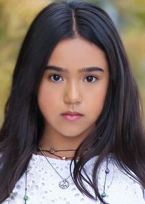 Jolie Hoang-Rappaport
as Makayla Washington