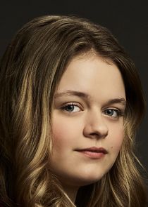 Kylie Rogers
as Izzy Lisko