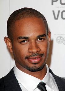 Damon Wayans Jr.
as Damien Chapman