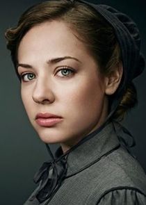 MacKenzie Porter
as Naomi Hatch