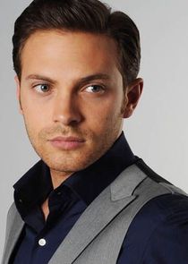 Matt Di Angelo
as Sean Kennedy