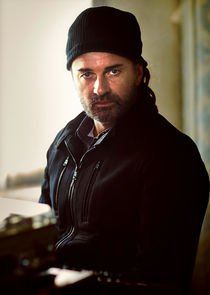 Julian McMahon
as Lionel McCarthy