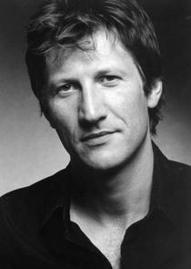 Mark Bazeley
as Bob Simms