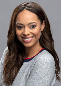 Amber Stevens West
as Claire Davis