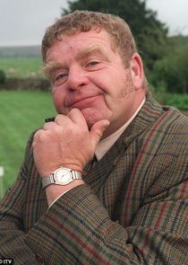 Geoffrey Hughes
as Vernon Scripps