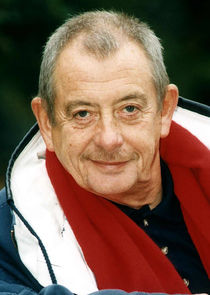 Derek Fowlds
as Oscar Blaketon