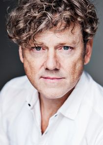 Mark Jordon
as Phil Bellamy