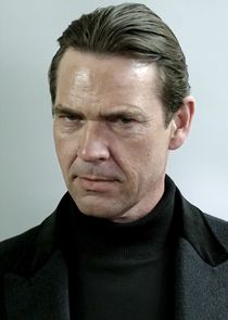 Dougray Scott
as Vic Hill