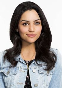 Bianca Santos
as Lucy Velez