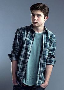 Mateus Ward
as Jake Sanders
