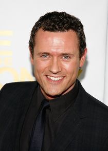 Jason O'Mara
as Declan Murphy